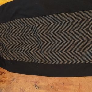 Pattern black skirt